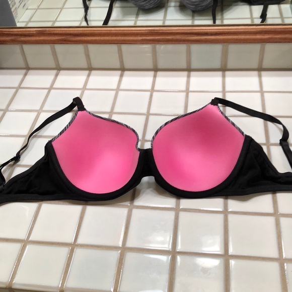 Black and white striped Love Pink bra - Picture 2 of 3